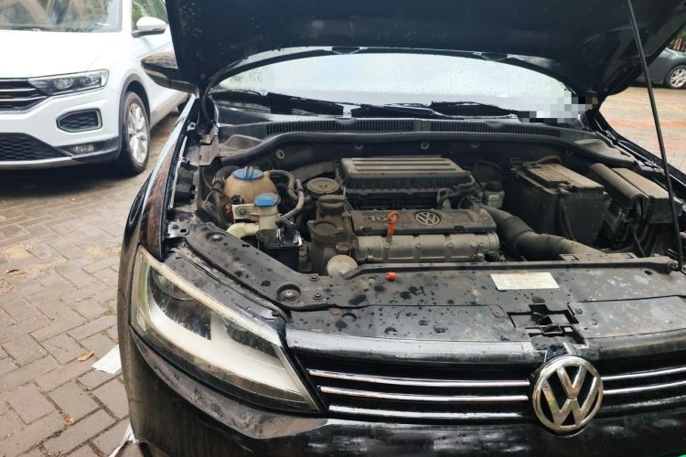 Used Volkswagen Sagitar 2012 1.6L Automatic Comfort Edition Engine Bay Right