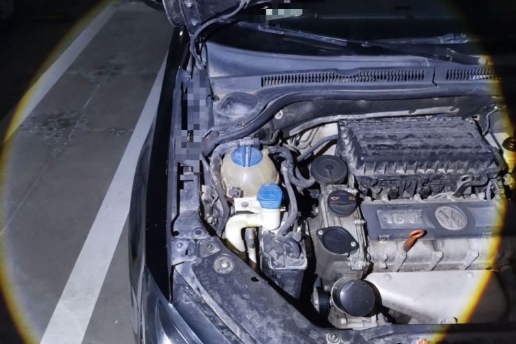 Used Volkswagen Sagitar 2012 1.6L Automatic Comfort Edition Engine Bay Right