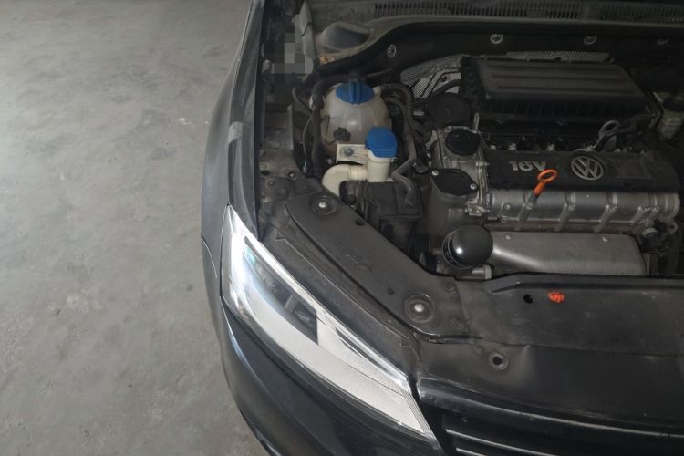 Used Volkswagen Sagitar 2012 1.6L Manual Comfort Model Engine Bay Right