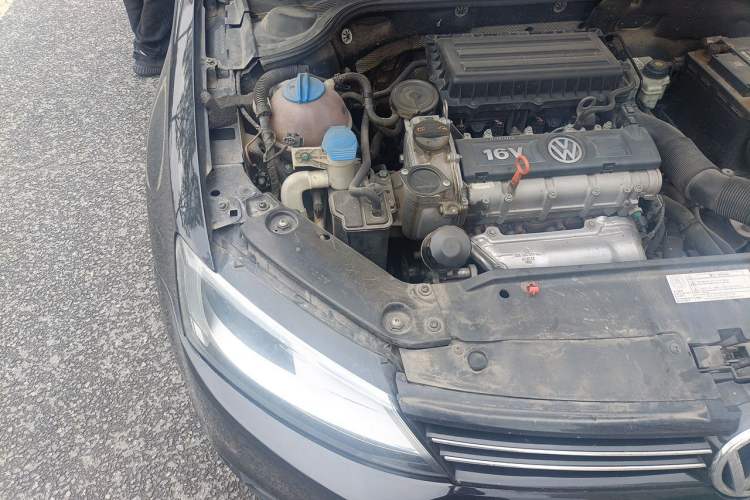 Used Volkswagen Sagitar 2012 1.6L Manual Comfort Model Engine Bay Right