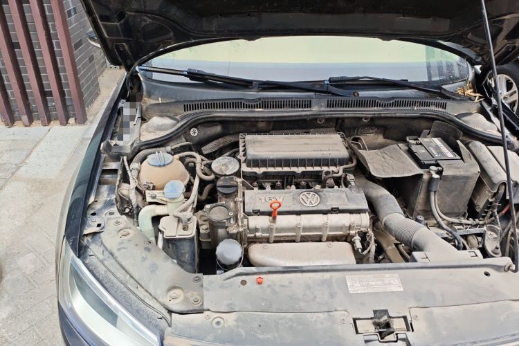 Used Volkswagen Sagitar 2012 1.6L Manual Comfort Model Engine Bay Right