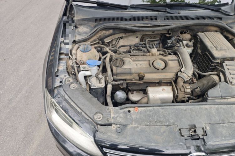 Used Volkswagen Sagitar 2012 1.4TSI Automatic Luxury Edition Engine Bay Right