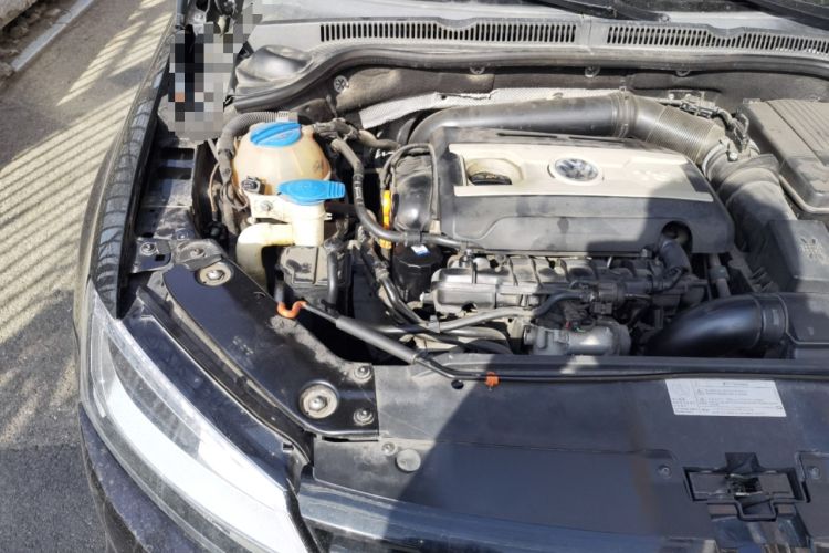 Used Volkswagen Sagitar 2012 1.8TSI Automatic Flagship Edition Engine Bay Right