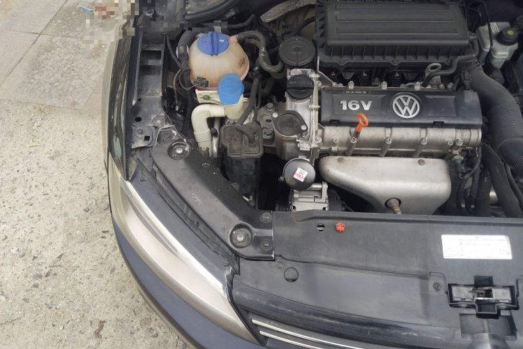 Used Volkswagen Sagitar 2012 1.6L Manual Comfort Model Engine Bay Right