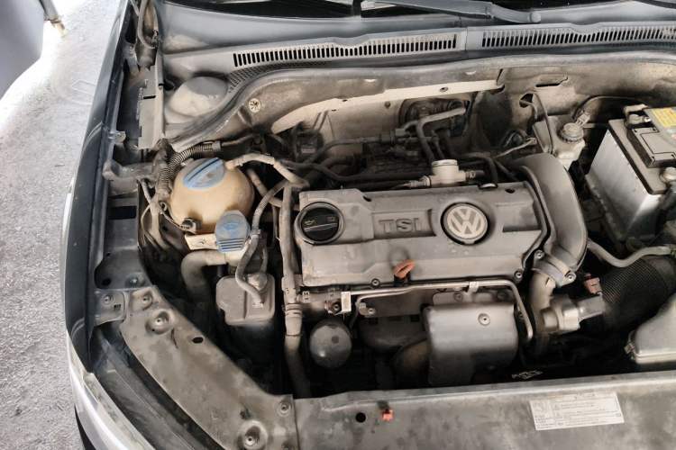 Used Volkswagen Sagitar 2012 1.4TSI Manual Luxury Model Engine Bay Right