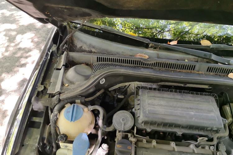 Used Volkswagen Sagitar 2012 1.6L Manual Comfort Model Engine Bay Right