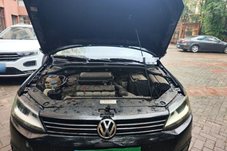 Used Volkswagen Sagitar 2012 1.6L Automatic Comfort Edition Engine Bay