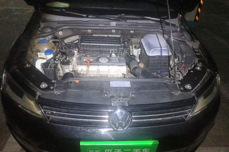 Used Volkswagen Sagitar 2012 1.6L Automatic Fashion Edition Engine Bay