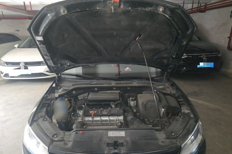 Used Volkswagen Sagitar 2012 1.6L Manual Comfort Model Engine Bay