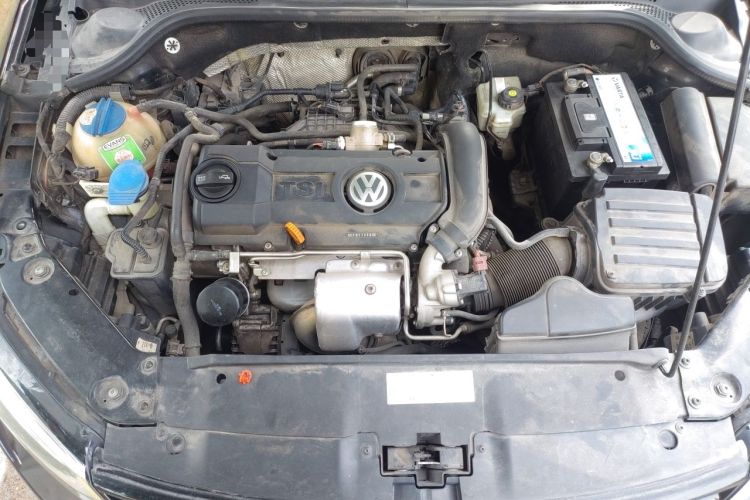 Used Volkswagen Sagitar 2012 1.4TSI Manual Luxury Model Engine Bay