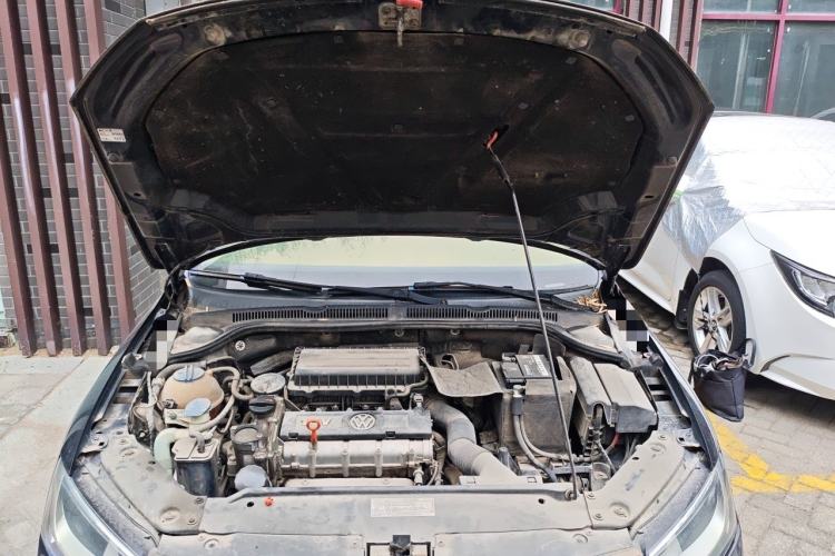 Used Volkswagen Sagitar 2012 1.6L Manual Comfort Model Engine Bay