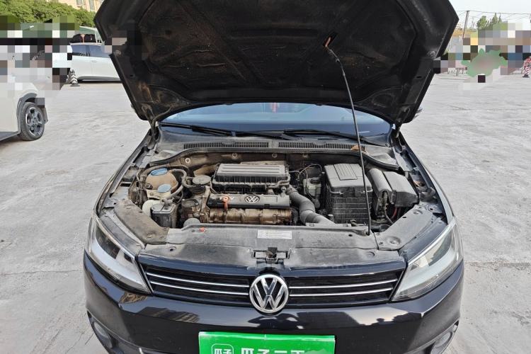 Used Volkswagen Sagitar 2012 1.6L Automatic Comfort Edition Engine Bay