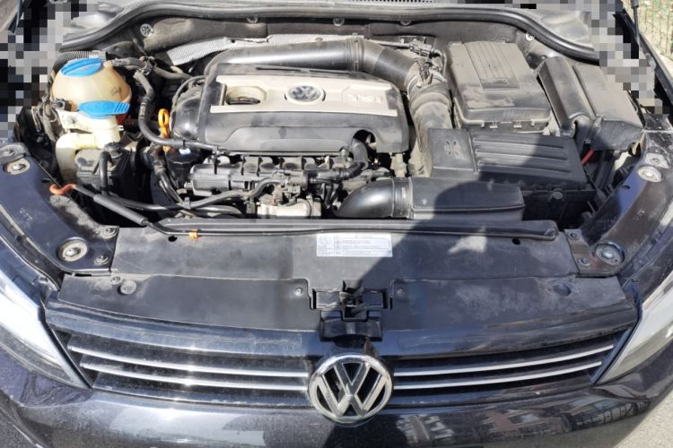 Used Volkswagen Sagitar 2012 1.8TSI Automatic Flagship Edition Engine Bay