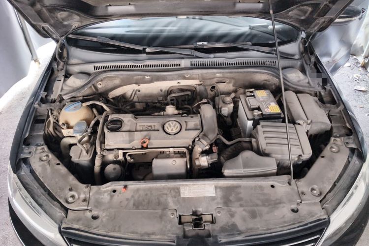 Used Volkswagen Sagitar 2012 1.4TSI Manual Luxury Model Engine Bay