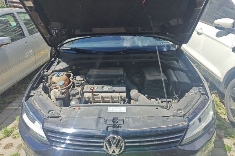 Used Volkswagen Sagitar 2012 1.6L Automatic Comfort Edition Engine Bay