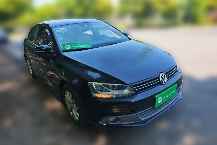 Used Volkswagen Sagitar 2012 1.4TSI Manual Luxury Model Front Right 45 Deg