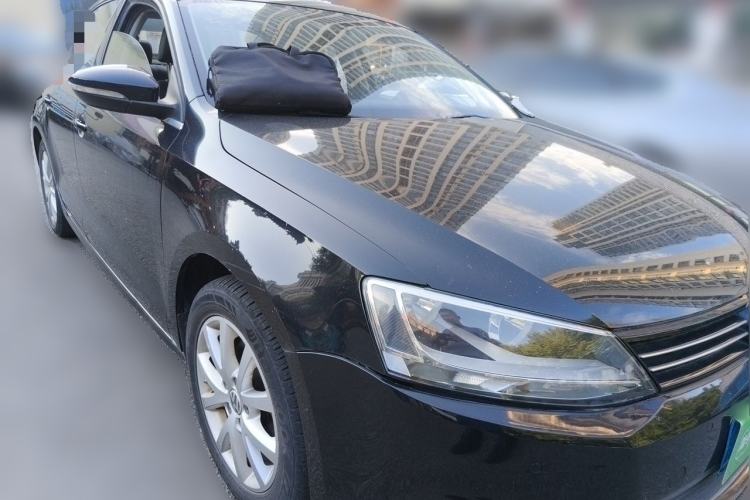 Used Volkswagen Sagitar 2012 1.4TSI Manual Luxury Model Front Right 45 Deg