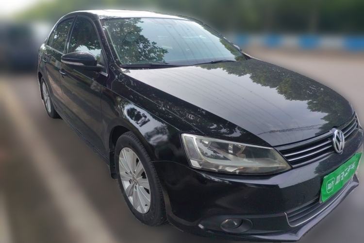 Used Volkswagen Sagitar 2012 1.4TSI Manual Luxury Model Front Right 45 Deg