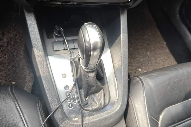 Used Volkswagen Sagitar 2012 1.8TSI Automatic Flagship Edition Gear Lever