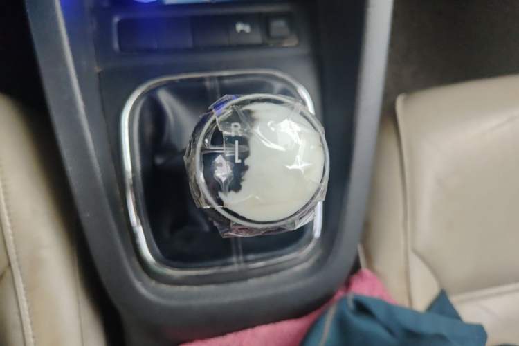 Used Volkswagen Sagitar 2012 1.4TSI Manual Luxury Model Gear Lever