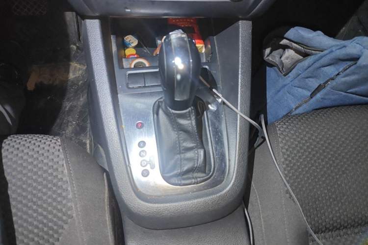 Used Volkswagen Sagitar 2012 1.4TSI Automatic Fashion Edition Gear Lever