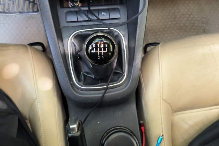 Used Volkswagen Sagitar 2012 1.4TSI Manual Luxury Model Gear Lever