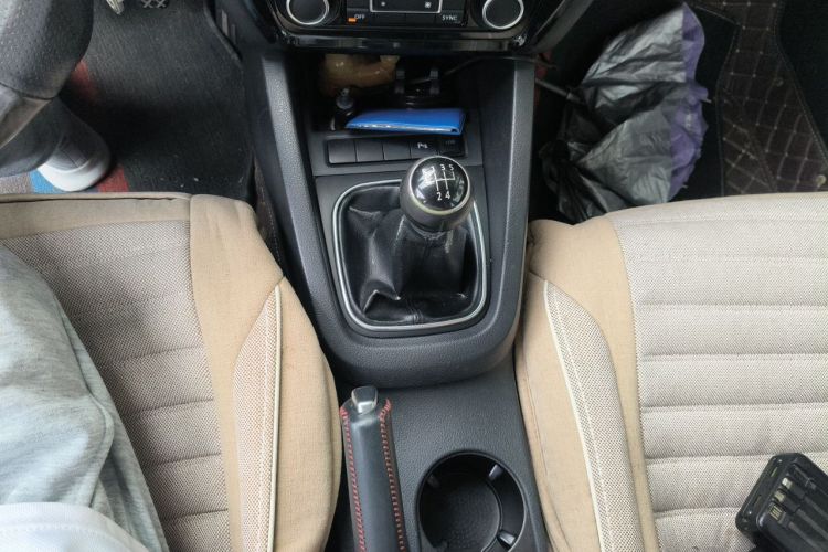 Used Volkswagen Sagitar 2012 1.4TSI Manual Luxury Model Gear Lever