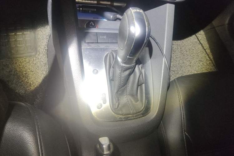 Used Volkswagen Sagitar 2012 1.4TSI Automatic Luxury Edition Gear Lever