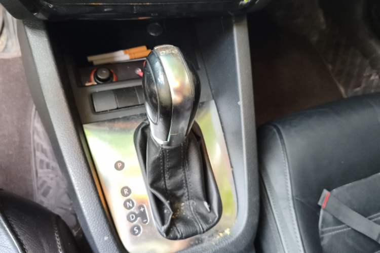 Used Volkswagen Sagitar 2012 1.8TSI Automatic Flagship Edition Gear Lever