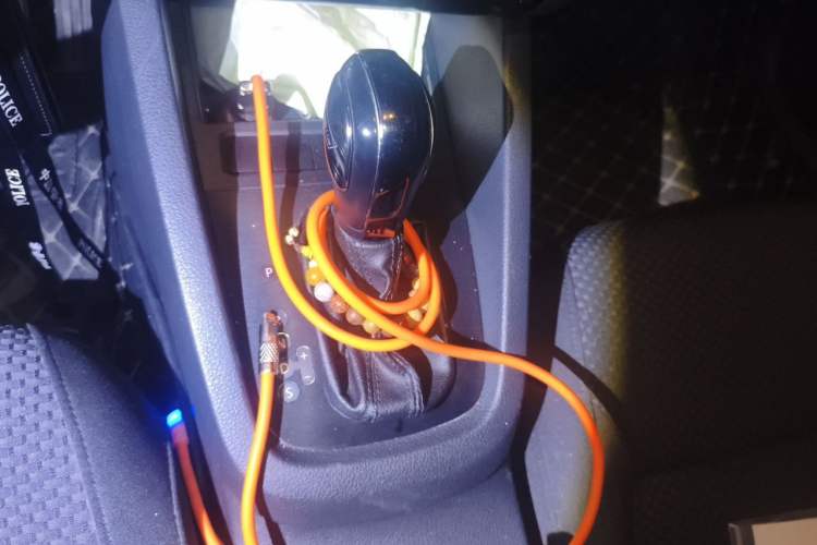 Used Volkswagen Sagitar 2012 1.6L Automatic Fashion Edition Gear Lever