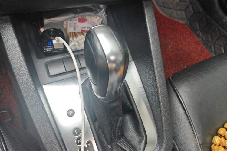 Used Volkswagen Sagitar 2012 1.6L Automatic Comfort Edition Gear Lever