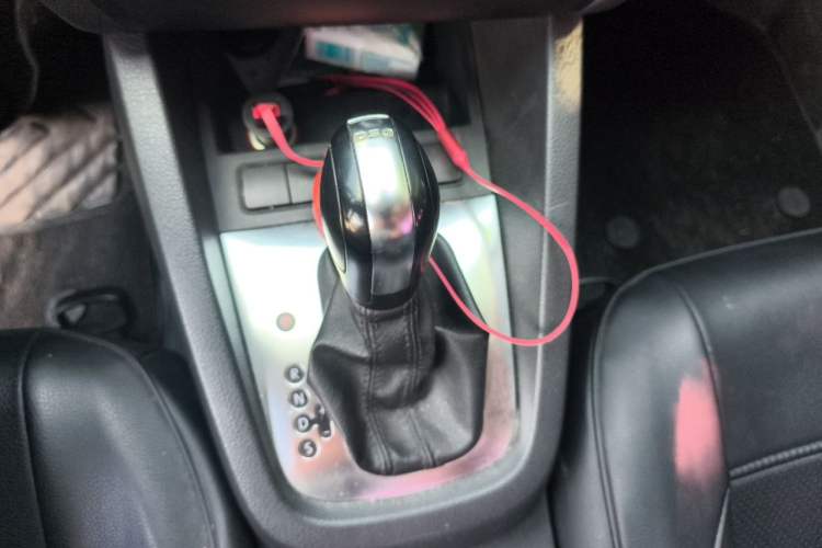 Used Volkswagen Sagitar 2012 1.4TSI Automatic Fashion Edition Gear Lever