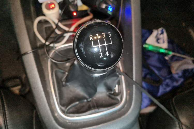 Used Volkswagen Sagitar 2012 1.4TSI Manual Luxury Model Gear Lever