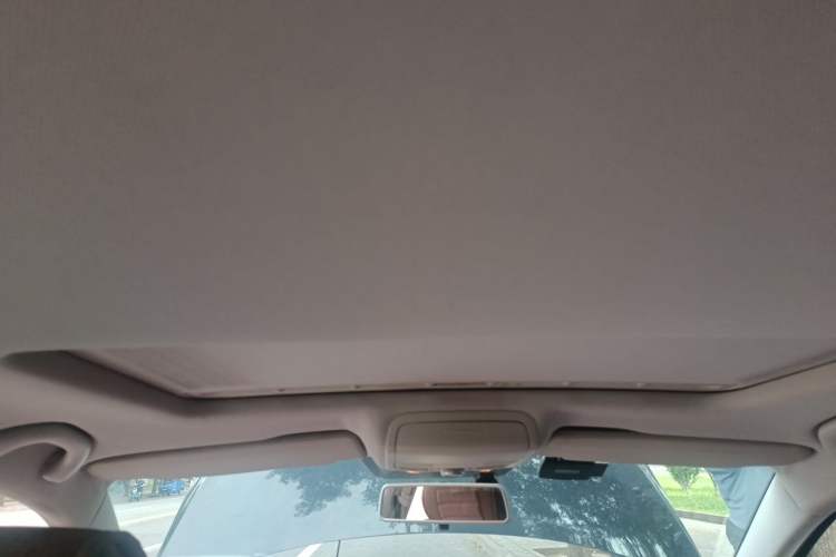 Used Volkswagen Sagitar 2012 1.4TSI Automatic Luxury Edition Headliner