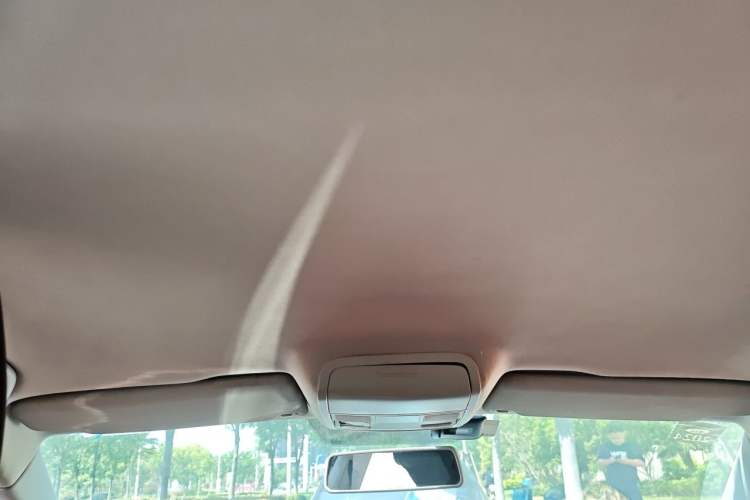 Used Volkswagen Sagitar 2012 1.6L Automatic Fashion Edition Headliner