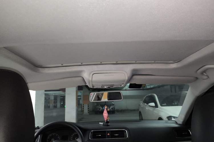Used Volkswagen Sagitar 2012 1.6L Manual Comfort Model Headliner