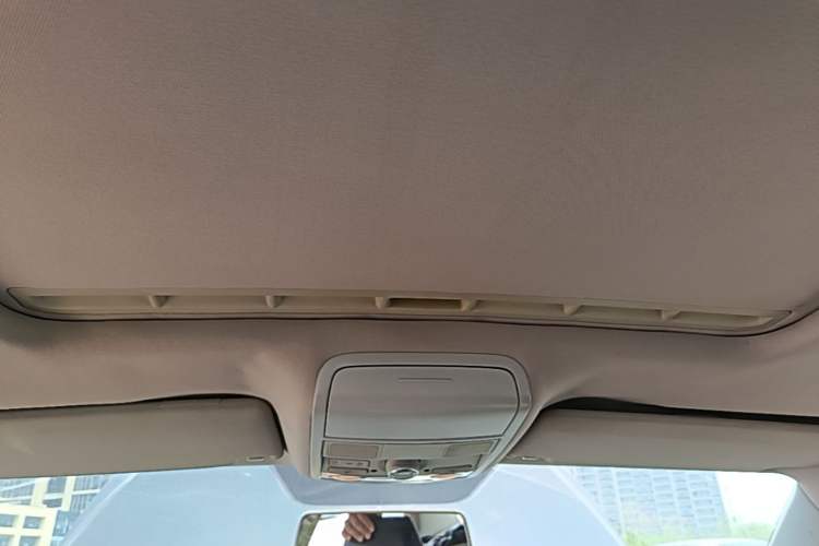 Used Volkswagen Sagitar 2012 1.4TSI Automatic Luxury Edition Headliner
