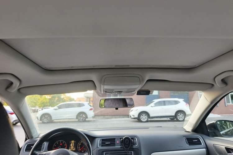 Used Volkswagen Sagitar 2012 1.4TSI Manual Luxury Model Headliner