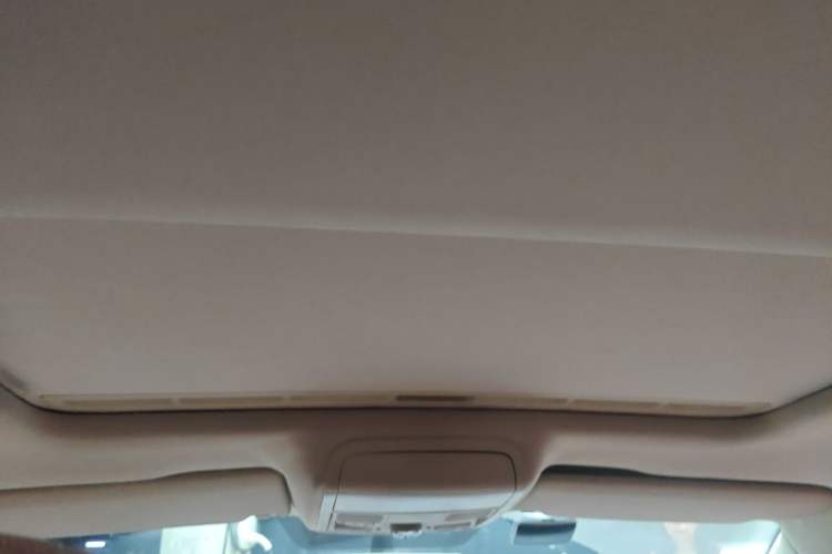 Used Volkswagen Sagitar 2012 1.6L Manual Comfort Model Headliner