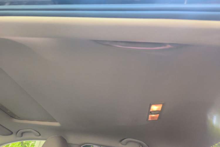 Used Volkswagen Sagitar 2012 1.4TSI Manual Luxury Model Headliner