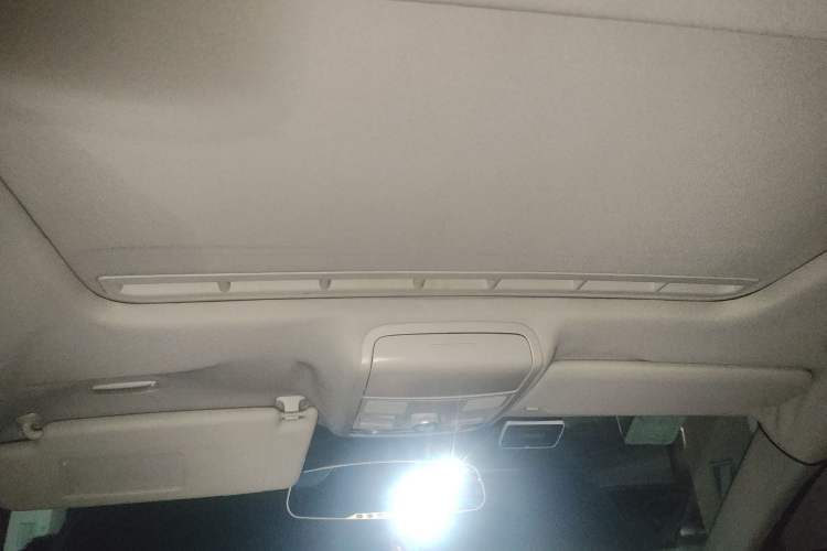 Used Volkswagen Sagitar 2012 1.4TSI Automatic Luxury Edition Headliner