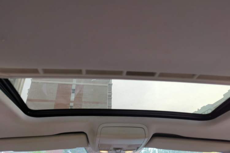 Used Volkswagen Sagitar 2012 1.4TSI Automatic Luxury Edition Headliner