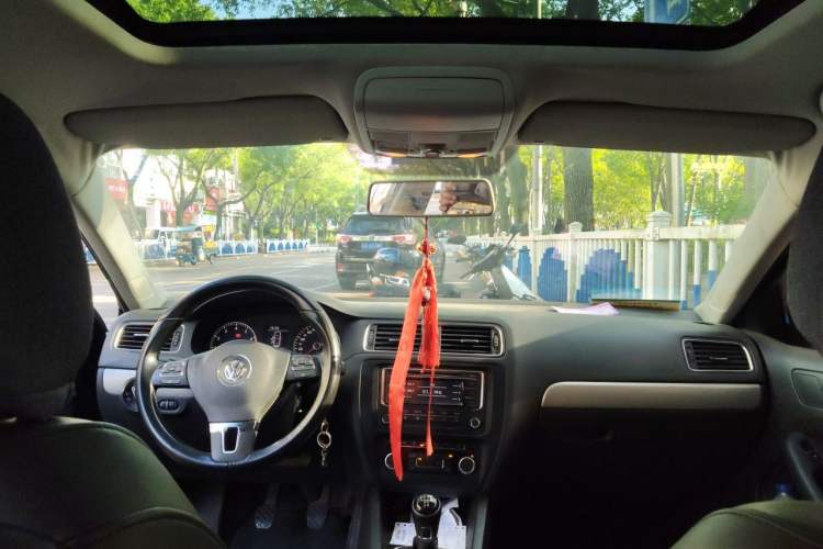 Used Volkswagen Sagitar 2012 1.4TSI Manual Luxury Model Headliner