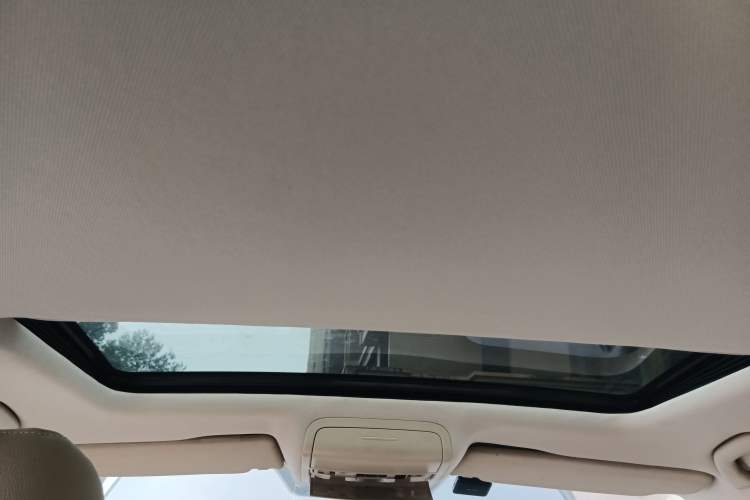 Used Volkswagen Sagitar 2012 1.6L Manual Comfort Model Headliner