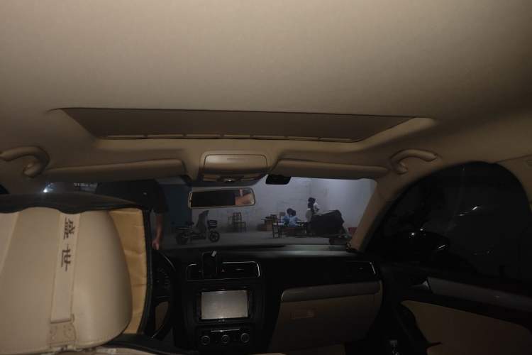 Used Volkswagen Sagitar 2012 1.6L Manual Comfort Model Headliner