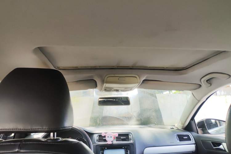 Used Volkswagen Sagitar 2012 1.4TSI Automatic Luxury Edition Headliner