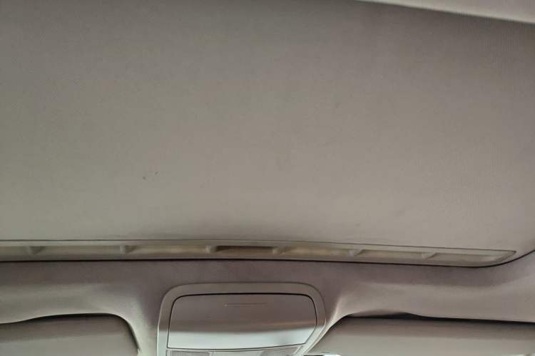 Used Volkswagen Sagitar 2012 1.6L Manual Comfort Model Headliner