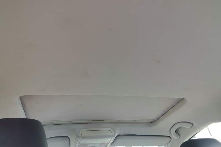 Used Volkswagen Sagitar 2012 1.6L Manual Comfort Model Headliner