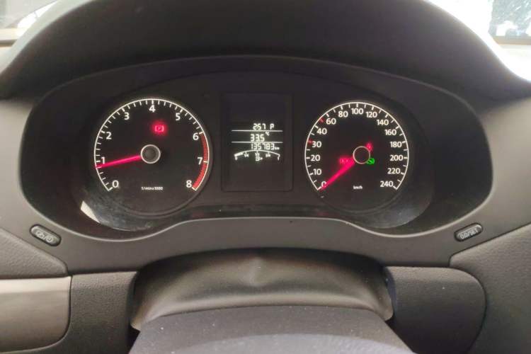 Used Volkswagen Sagitar 2012 1.6L Automatic Fashion Edition Instrument Cluster