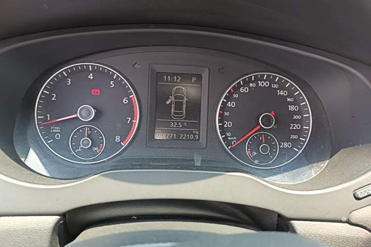 Used Volkswagen Sagitar 2012 1.4TSI Automatic Luxury Edition Instrument Cluster
